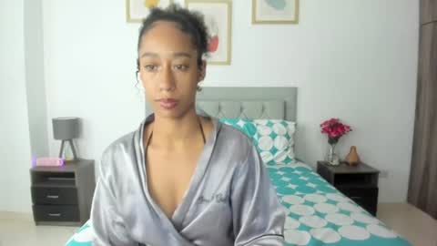 Snapshot of jade_obi chatting on July 1, 3:12 pm Jade smile online show from July 1, 3:12 pm