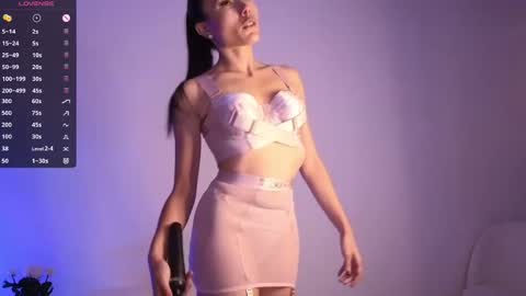 Snapshot of jade_paris chatting on October 5, 11:41 am Jade Paris online show from October 5, 11:41 am