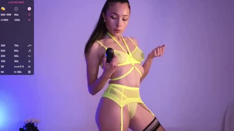 Snapshot of jade_paris chatting on November 13, 6:51 pm Jade Paris online show from November 13, 6:51 pm