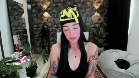 Snapshot of jade_porn chatting on February 6, 1:10 pm Jade independent model online show from February 6, 1:10 pm