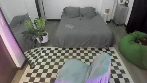 Snapshot of jade_porn chatting on November 9, 10:35 am Jade independent model online show from November 9, 10:35 am