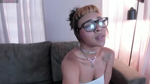 Snapshot of jade_star__ chatting on May 19, 9:54 pm jade_star__ online show from May 19, 9:54 pm