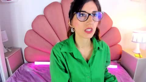 Snapshot of jade_white_ chatting on February 3, 12:14 pm jade white online show from February 3, 12:14 pm