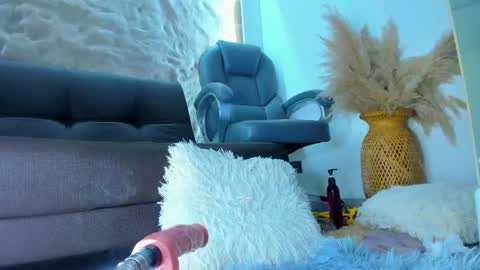jadee__ online show from February 9, 9:16 am