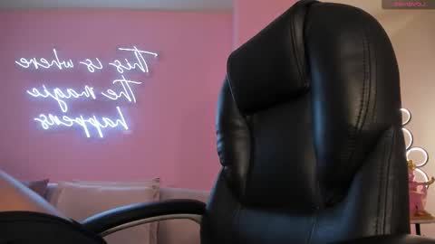 JADE EVANS online show from November 9, 12:25 pm