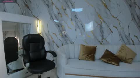 JADE EVANS online show from March 23, 7:18 pm