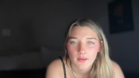 Snapshot of jadejamessecret chatting on June 24, 4:11 am Jade james online show from June 24, 4:11 am
