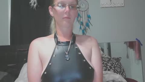 Snapshot of jadeluv chatting on June 4, 1:33 am JadeLuv online show from June 4, 1:33 am