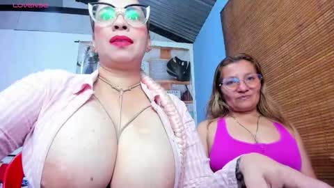 Snapshot of jademooms chatting on November 8, 12:11 am JADEMOOMS online show from November 8, 12:11 am