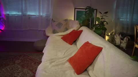 Snapshot of jadeperez_ chatting on February 22, 1:11 am Jade online show from February 22, 1:11 am