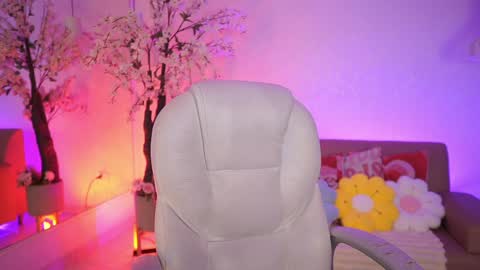 Jade Summer online show from April 4, 11:40 am