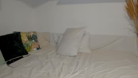 elena online show from February 3, 3:04 am