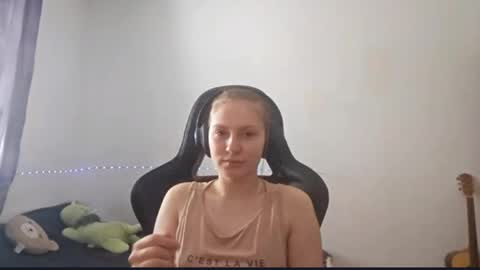 jaimeeosendorf online show from April 11, 9:02 am