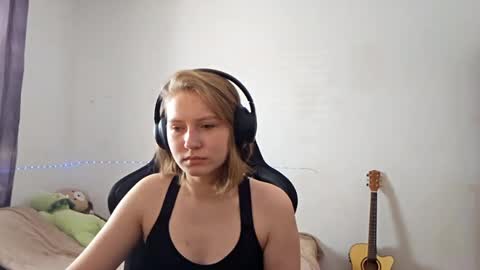 jaimeeosendorf online show from April 13, 6:30 am