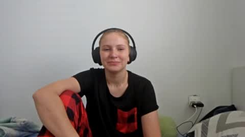 jaimeeosendorf online show from April 18, 9:13 am