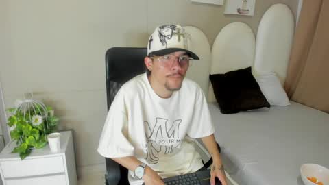 Jake  online show from May 8, 8:25 pm
