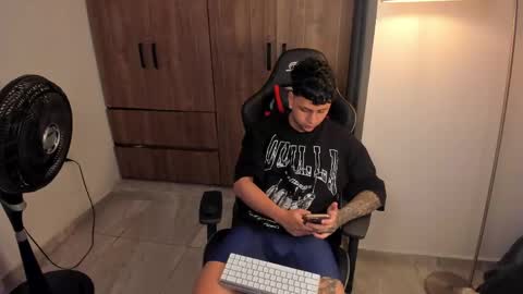 Snapshot of jake_pons chatting on June 6, 8:19 am Jake Pons online show from June 6, 8:19 am