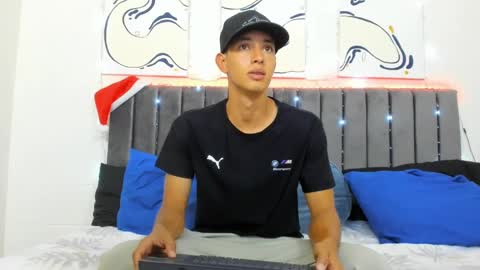 Hi guys im new 3 online show from January 8, 1:53 am