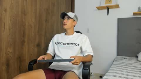 Hi guys im new 3 online show from September 21, 3:46 pm