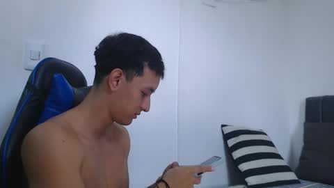 Hi guys im new 3 online show from February 14, 5:53 pm