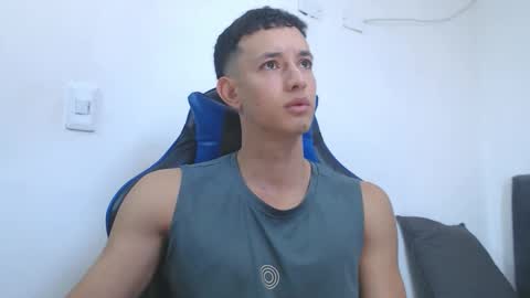 Hi guys im new 3 online show from February 27, 4:40 pm