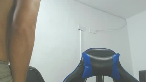 Hi guys im new 3 online show from April 10, 11:31 pm