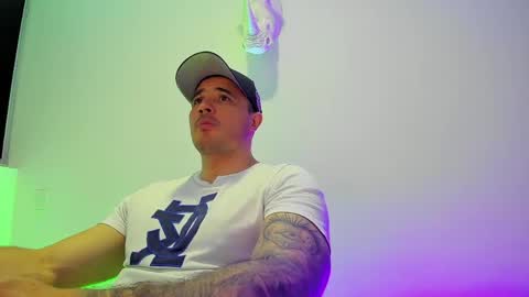 jakestone_1 online show from April 6, 8:43 pm