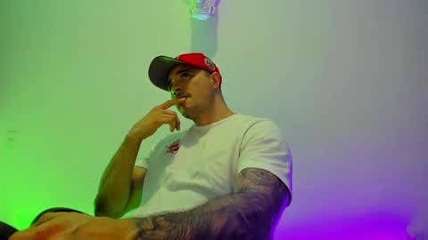 jakestone_1 online show from April 9, 2:44 am