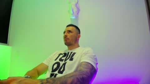 jakestone_1 online show from April 15, 2:18 am