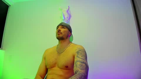 jakestone_1 online show from April 17, 10:46 pm