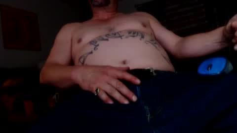 Snapshot of james30cup chatting on January 6, 12:24 pm what you in too online show from January 6, 12:24 pm
