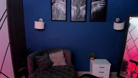 Snapshot of james_adamss_ chatting on December 18, 1:39 pm james_adamss_ online show from December 18, 1:39 pm