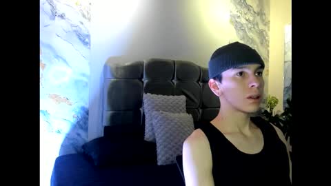 Snapshot of james_adamss_ chatting on January 6, 12:31 pm james_adamss_ online show from January 6, 12:31 pm