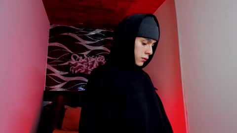 Snapshot of james_adamss_ chatting on January 10, 4:14 am james_adamss_ online show from January 10, 4:14 am