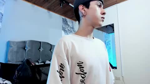 Snapshot of james_adamss_ chatting on January 13, 1:05 pm james_adamss_ online show from January 13, 1:05 pm