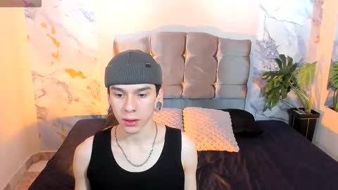 Snapshot of james_adamss_ chatting on January 14, 12:00 pm james_adamss_ online show from January 14, 12:00 pm