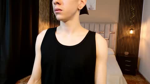 james_adamss_ online show from February 20, 1:22 pm