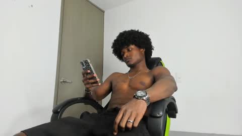 james_makony_1 online show from December 4, 1:25 am