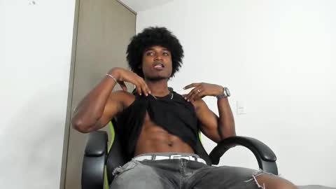 james_makony_1 online show from December 17, 11:39 am