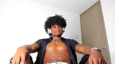 james_makony_1 online show from January 16, 8:11 am