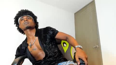 james_makony_1 online show from January 20, 4:10 am