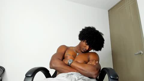 james_makony_1 online show from February 1, 1:09 pm