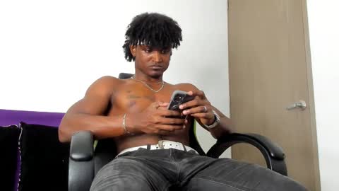 james_makony_1 online show from February 20, 7:12 am