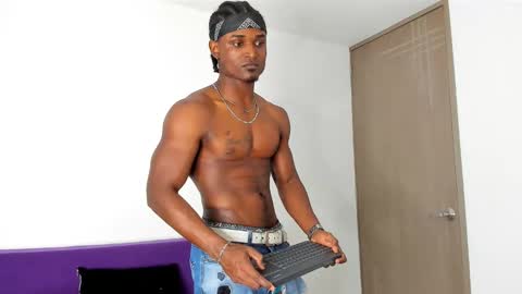 james_makony_1 online show from February 28, 6:43 am