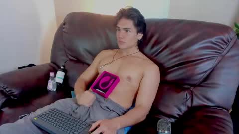 james_morrisonm online show from May 29, 2:26 pm