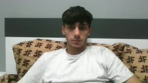 Snapshot of james_qss8 chatting on December 8, 5:18 am James online show from December 8, 5:18 am