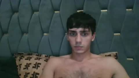 Snapshot of james_qss8 chatting on December 13, 7:53 pm James online show from December 13, 7:53 pm