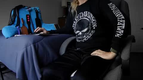 Snapshot of jamesbondage_0069 chatting on December 2, 6:43 pm James Bondage online show from December 2, 6:43 pm