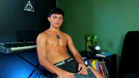 Snapshot of jamesgolden_ chatting on September 22, 8:44 pm jamesgolden_ online show from September 22, 8:44 pm