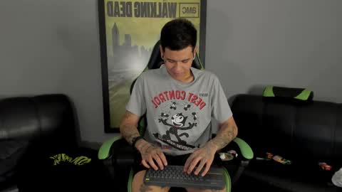 Snapshot of jamesinked_ chatting on December 15, 10:15 pm Jamesinked  online show from December 15, 10:15 pm